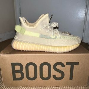 Yeezy 350 V2 in Flax